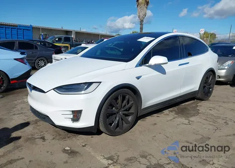 2016 Tesla Model X 60D/70D/75D/90D/P100D z USA, uszkodzony, nr VIN 5YJXCBE29GF021226